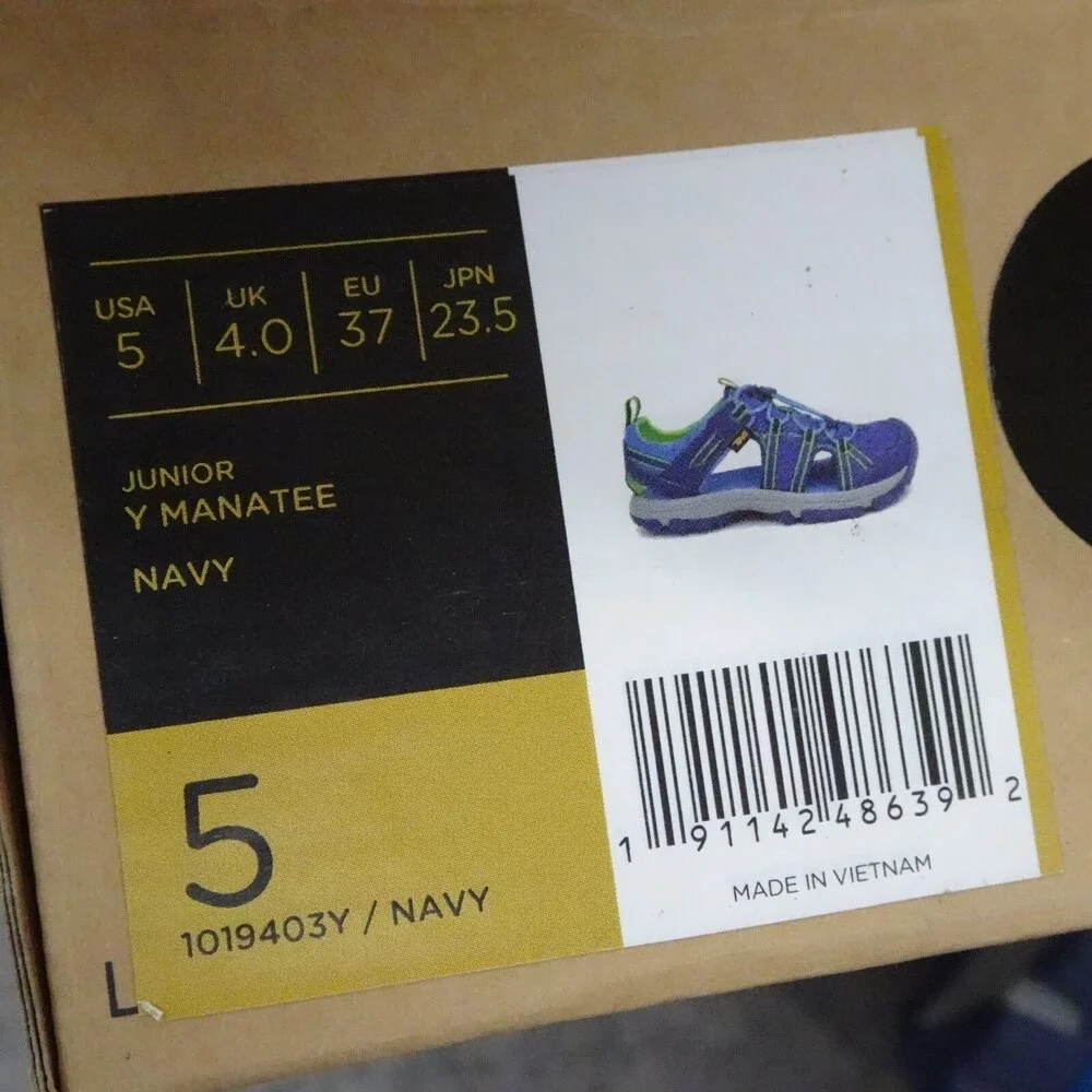 Teva Manatee Sandals 5 Boys Youth Mesh Navy Blue Enclosed Toe Hiking Youth Blue